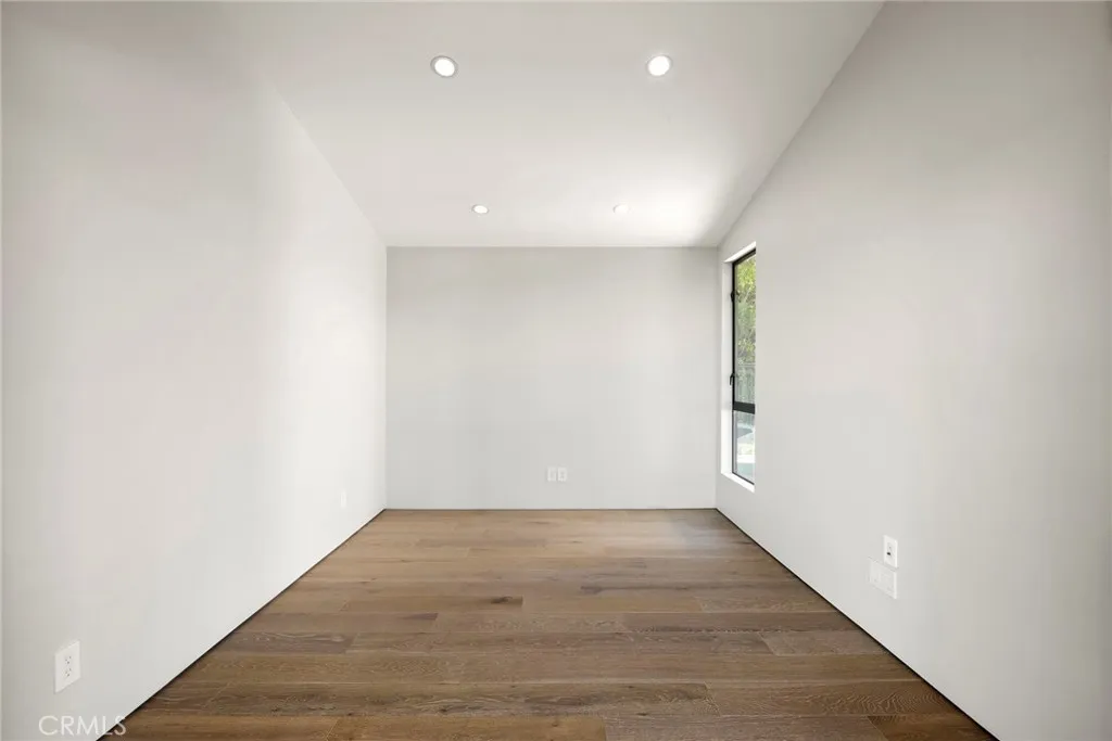 9336 Lloydcrest Drive, Beverly Hills, California 90210 home-pic-17